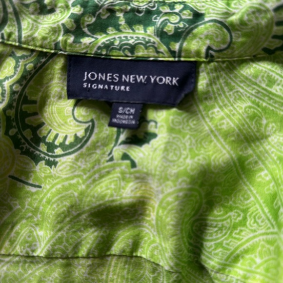 Jones New York Green Button Down Shirt with Notched Collar - Picture 4 of 5